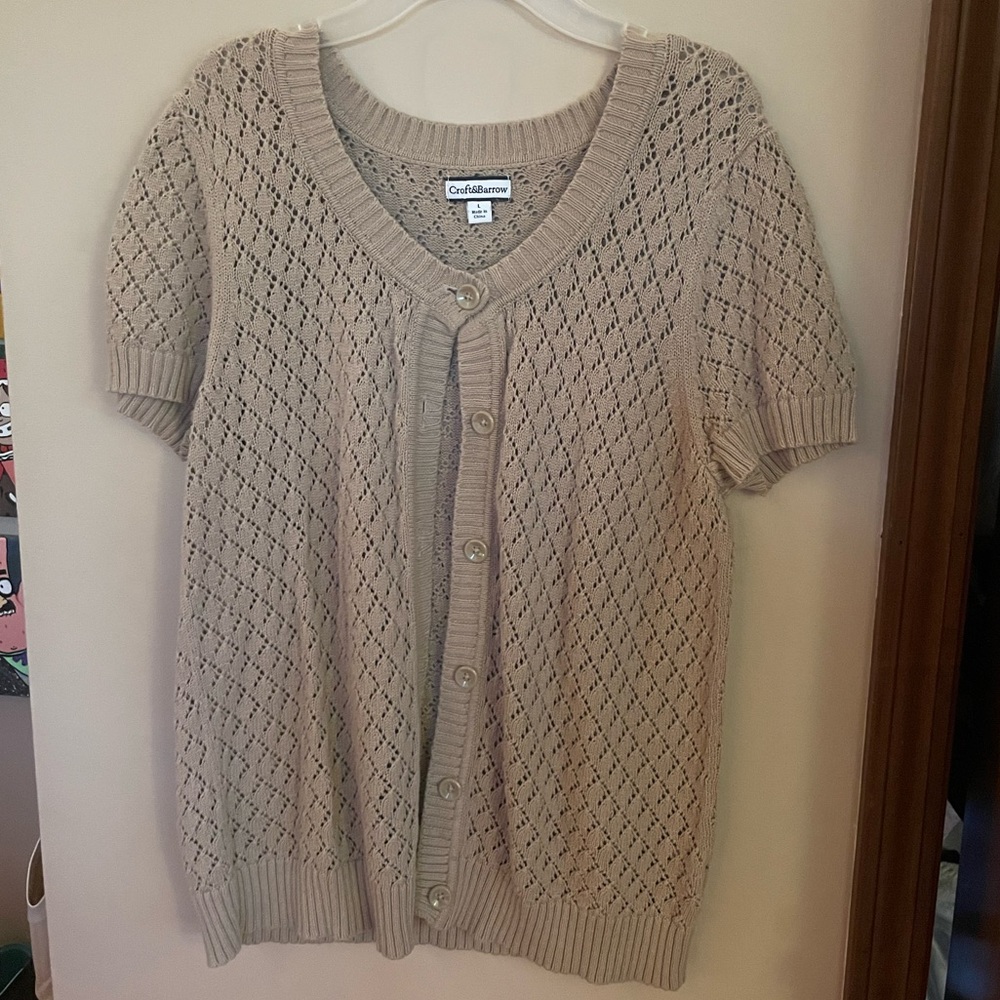 Croft & Barrow cute knit sweater. With buttons and cute short sleeves.Size large